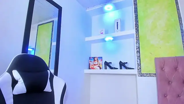 Miss sparkle00 online show from November 7, 2025, 5:18 am