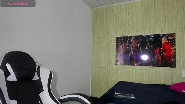 Snapshot of Miss_sparkle00 chatting on February 7, 2026, 8:01 pm Miss sparkle00 online show from February 7, 2026, 8:01 pm