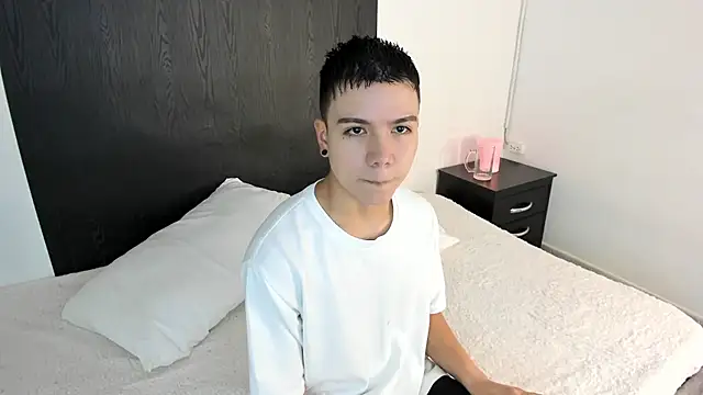 Snapshot of alanblack1 chatting on February 6, 2025, 1:10 pm alanblack1 online show from February 6, 2025, 1:10 pm
