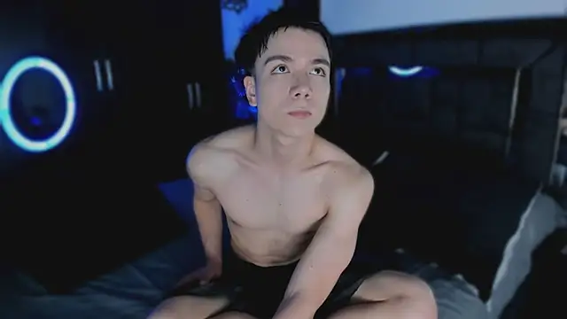 alanblack1 online show from April 2, 2026, 1:53 pm