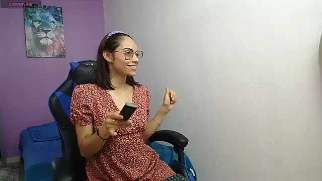 Snapshot of alana_lara chatting on February 11, 2026, 6:57 pm alana lara online show from February 11, 2026, 6:57 pm