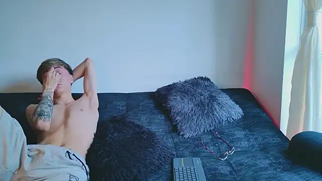 Snapshot of ethan_and_ava chatting on October 24, 2025, 2:57 pm ethan and ava online show from October 24, 2025, 2:57 pm