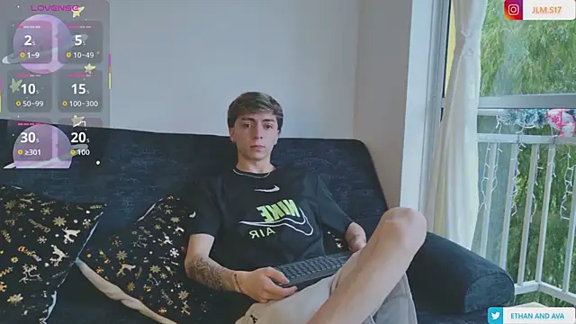 Snapshot of ethan_and_ava chatting on December 4, 2025, 1:20 pm ethan and ava online show from December 4, 2025, 1:20 pm