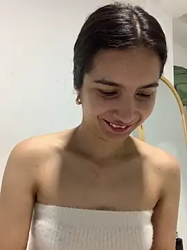 Snapshot of Bella_still chatting on December 1, 2025, 1:16 pm Bella still online show from December 1, 2025, 1:16 pm