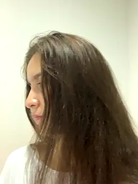 Snapshot of Bella_still chatting on December 20, 2025, 12:07 am Bella still online show from December 20, 2025, 12:07 am