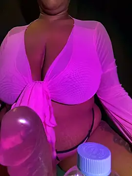 Snapshot of xoxoHotCoCo chatting on January 21, 2025, 4:10 am xoxoHotCoCo online show from January 21, 2025, 4:10 am