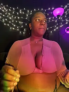 Snapshot of xoxoHotCoCo chatting on January 5, 2026, 6:00 pm xoxoHotCoCo online show from January 5, 2026, 6:00 pm