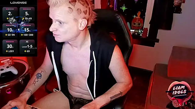 Snapshot of LiamIdols chatting on October 13, 2025, 9:15 pm LiamIdols online show from October 13, 2025, 9:15 pm