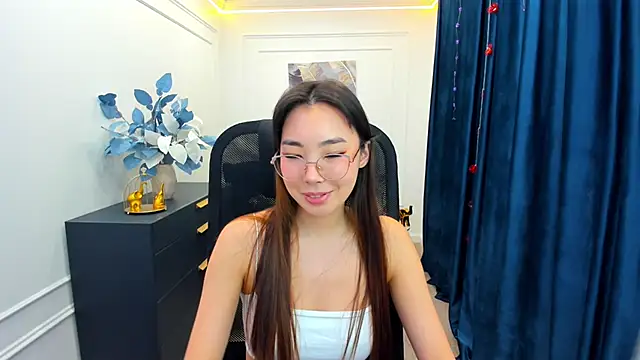 AnnaReyla online show from November 27, 2025, 11:34 am