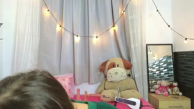 Snapshot of SERAFINA_ chatting on December 2, 2025, 11:37 am SERAFINA online show from December 2, 2025, 11:37 am