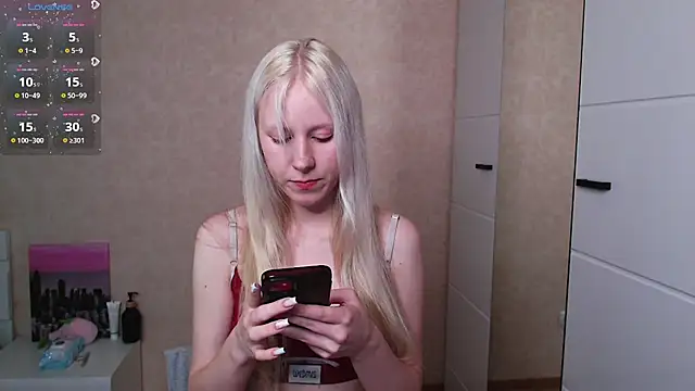 Snapshot of Mary_Kitty88 chatting on July 4, 2026, 11:44 pm Mary Kitty88 online show from July 4, 2026, 11:44 pm