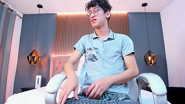 Cum hunters online show from September 21, 2025, 3:30 am