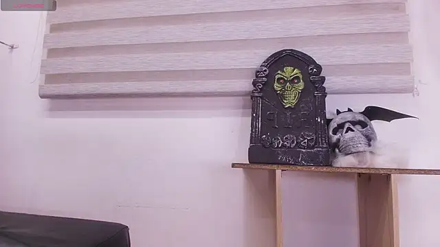 Auroraa miller online show from October 10, 2025, 11:53 am