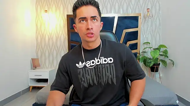 Snapshot of Brad_Summer chatting on January 20, 2025, 6:21 pm Brad Summer online show from January 20, 2025, 6:21 pm