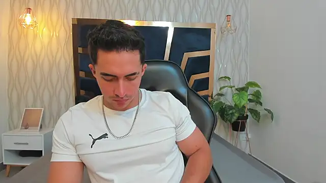 Snapshot of Brad_Summer chatting on January 22, 2025, 5:28 pm Brad Summer online show from January 22, 2025, 5:28 pm