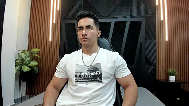 Snapshot of Brad_Summer chatting on February 11, 2025, 5:50 pm Brad Summer online show from February 11, 2025, 5:50 pm