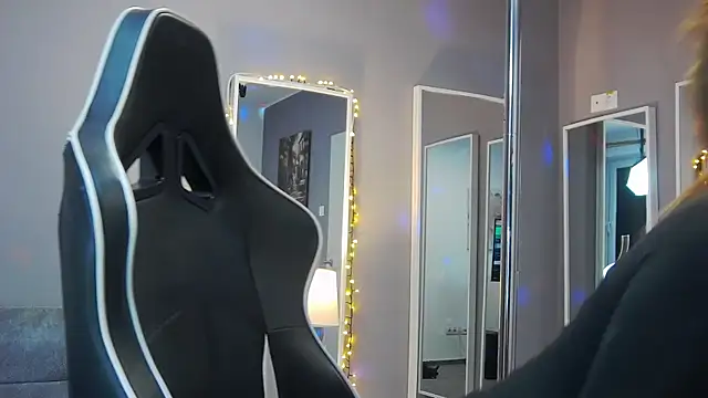 Snapshot of Eva_Lovvia_ chatting on January 23, 2025, 6:14 pm Eva Lovvia online show from January 23, 2025, 6:14 pm