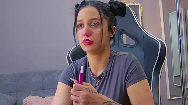 Snapshot of Eva_Lovvia_ chatting on February 3, 2025, 10:21 pm Eva Lovvia online show from February 3, 2025, 10:21 pm