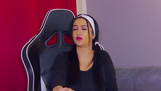 Snapshot of Eva_Lovvia_ chatting on February 11, 2025, 1:20 am Eva Lovvia online show from February 11, 2025, 1:20 am