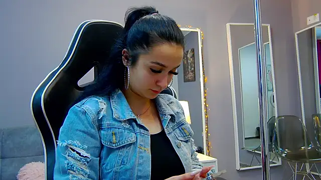 Snapshot of Eva_Lovvia_ chatting on March 4, 2025, 7:01 pm Eva Lovvia online show from March 4, 2025, 7:01 pm