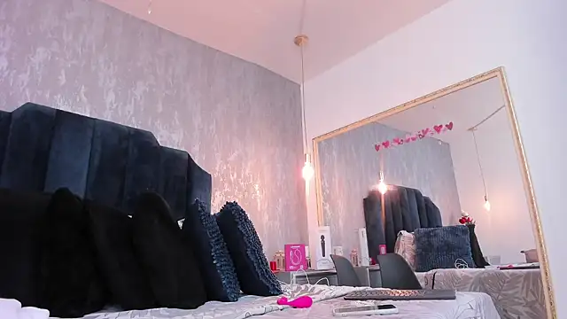 Isis ariany  online show from September 9, 2025, 12:26 pm