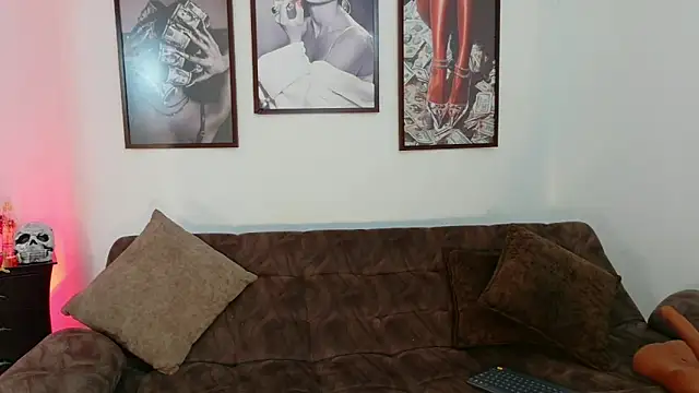 loretahorny online show from October 28, 2025, 1:25 pm