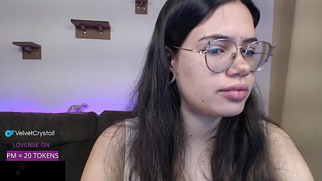 crystalll room online show from October 28, 2025, 6:06 am