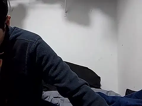 Snapshot of PerroDemonioHot chatting on January 15, 2026, 1:43 am PerroDemonioHot online show from January 15, 2026, 1:43 am