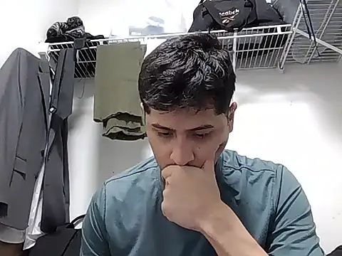 Snapshot of PerroDemonioHot chatting on February 11, 2026, 6:35 pm PerroDemonioHot online show from February 11, 2026, 6:35 pm