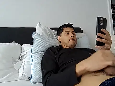 Snapshot of PerroDemonioHot chatting on February 17, 2026, 4:57 pm PerroDemonioHot online show from February 17, 2026, 4:57 pm