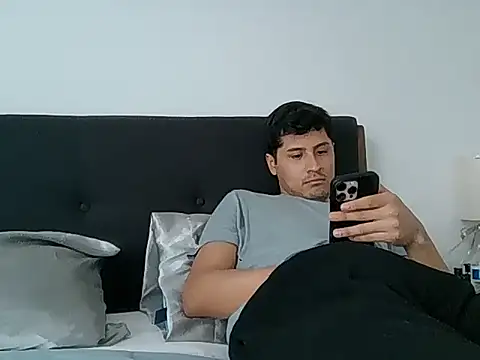 Snapshot of PerroDemonioHot chatting on February 25, 2026, 10:08 pm PerroDemonioHot online show from February 25, 2026, 10:08 pm