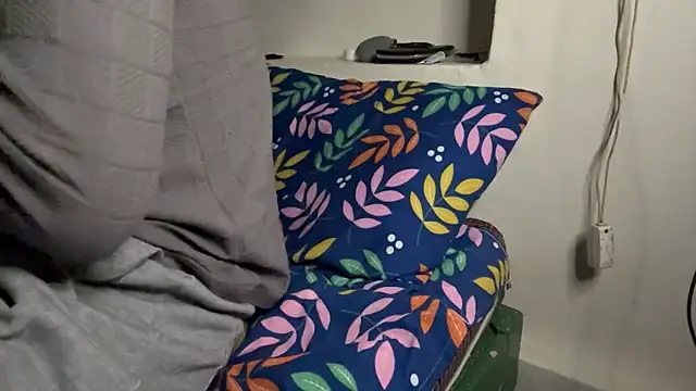 hot hunk boy online show from December 17, 2025, 7:09 pm