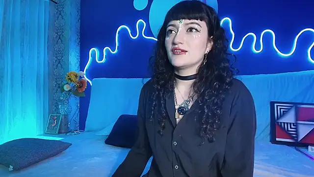 JeanneSabatier online show from April 1, 2026, 7:44 pm