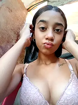 Snapshot of Zoe_Sweett18 chatting on January 24, 2025, 9:58 pm Zoe Sweett18 online show from January 24, 2025, 9:58 pm