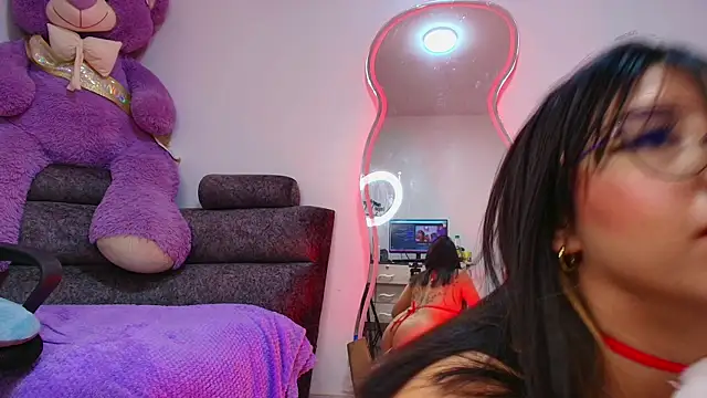 Snapshot of MiaFlamesxxx chatting on December 14, 2025, 1:44 am MiaFlamesxxx online show from December 14, 2025, 1:44 am