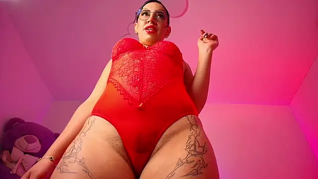 Snapshot of MiaFlamesxxx chatting on December 16, 2025, 3:11 am MiaFlamesxxx online show from December 16, 2025, 3:11 am