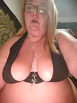 diosacurvy1984 online show from October 22, 2025, 8:30 pm