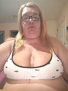 diosacurvy1984 online show from November 10, 2025, 7:51 am