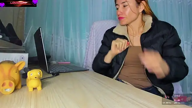 Snapshot of VioletParkker chatting on October 17, 2025, 12:01 am VioletParkker online show from October 17, 2025, 12:01 am