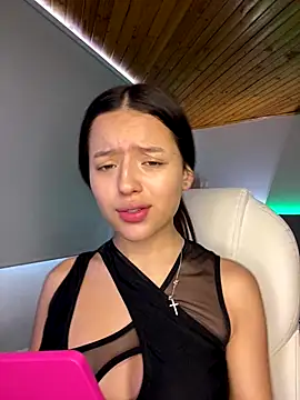 Sofia18 pinkk online show from December 3, 2025, 6:39 pm