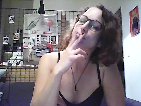 Snapshot of Lela64 chatting on November 5, 2025, 10:21 pm Lela64 online show from November 5, 2025, 10:21 pm