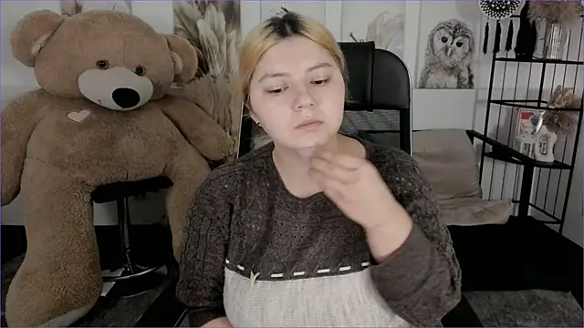 Snapshot of DiaAngell chatting on January 17, 2026, 7:28 pm DiaAngell online show from January 17, 2026, 7:28 pm