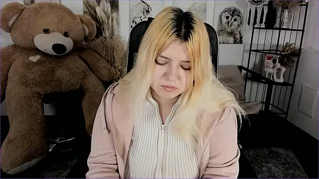 Snapshot of DiaAngell chatting on January 18, 2026, 7:28 pm DiaAngell online show from January 18, 2026, 7:28 pm