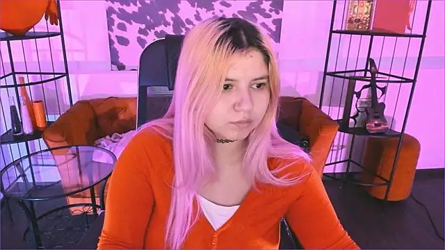 Snapshot of DiaAngell chatting on February 9, 2026, 7:40 pm DiaAngell online show from February 9, 2026, 7:40 pm