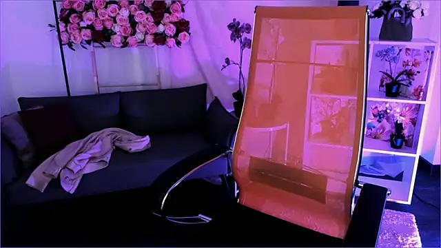 Snapshot of DiaAngell chatting on February 10, 2026, 7:40 pm DiaAngell online show from February 10, 2026, 7:40 pm