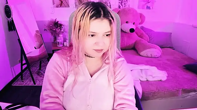 Snapshot of DiaAngell chatting on February 24, 2026, 7:23 pm DiaAngell online show from February 24, 2026, 7:23 pm