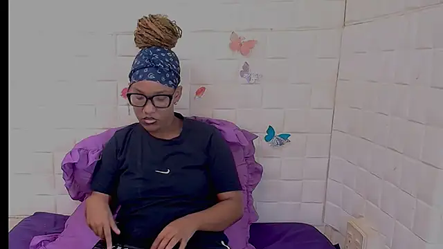 Snapshot of EroticSexyPrada chatting on February 15, 2026, 6:15 pm EroticSexyPrada online show from February 15, 2026, 6:15 pm