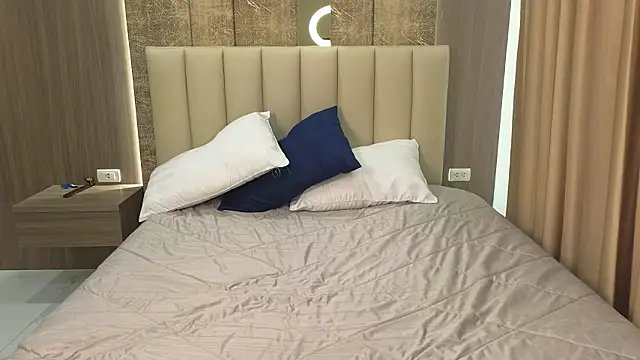 SusannJohnson online show from March 16, 2026, 12:27 am