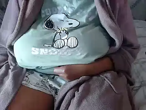 Snapshot of BUBBLYBUNNYxx chatting on October 19, 2025, 6:19 pm BUBBLYBUNNYxx online show from October 19, 2025, 6:19 pm