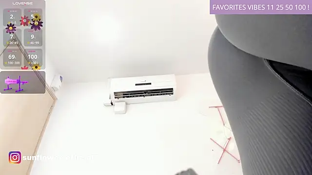 Snapshot of LissMonroe chatting on January 28, 2025, 10:45 am LissMonroe online show from January 28, 2025, 10:45 am